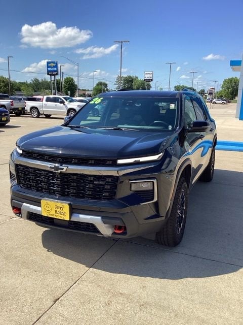 2026 Chevrolet Traverse Z71 in Mosaic Black Metallic — front three-quarter view