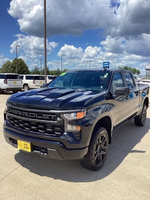 2023 Chevrolet Silverado 1500 Custom Trail Boss in Black — front three-quarter view