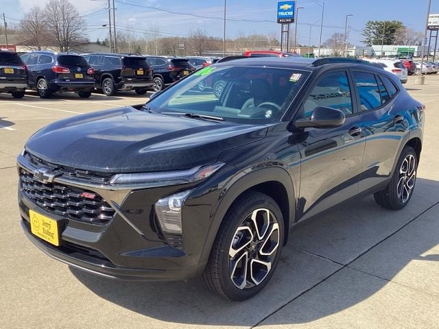 2026 Chevrolet Trax 2RS in Mosaic Black Metallic — front three-quarter view